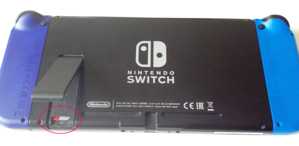 SD card slot on the Nintendo Switch (classic model )